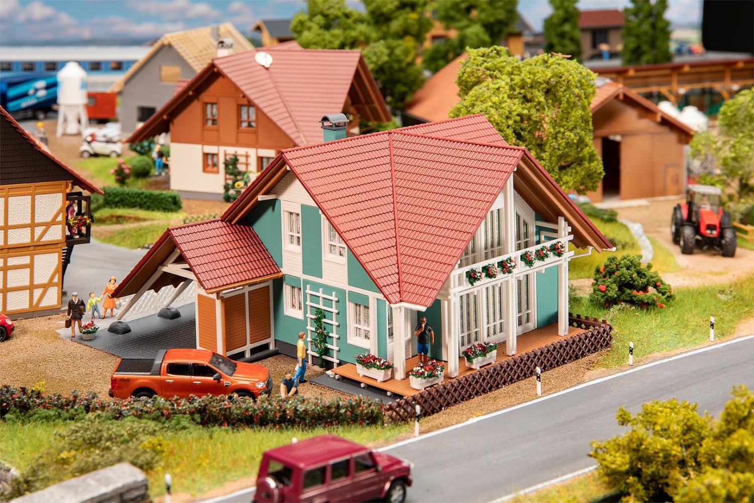 FALLER 191815 H0 Wohnhaus mit Carport 