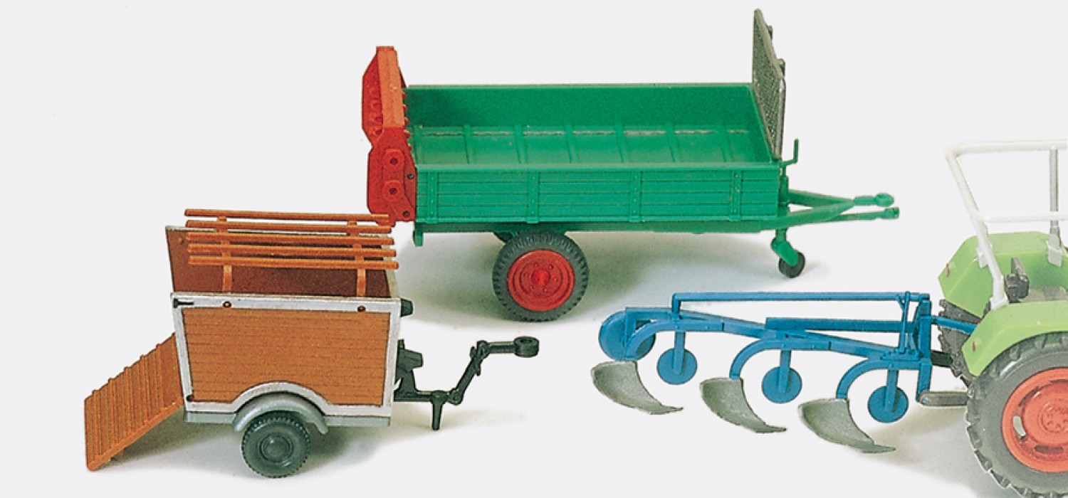 Preiser 17918 H0 Anbaupflug, Dungstreuer, Anhänger Schweinetransport (Fertigmodell)