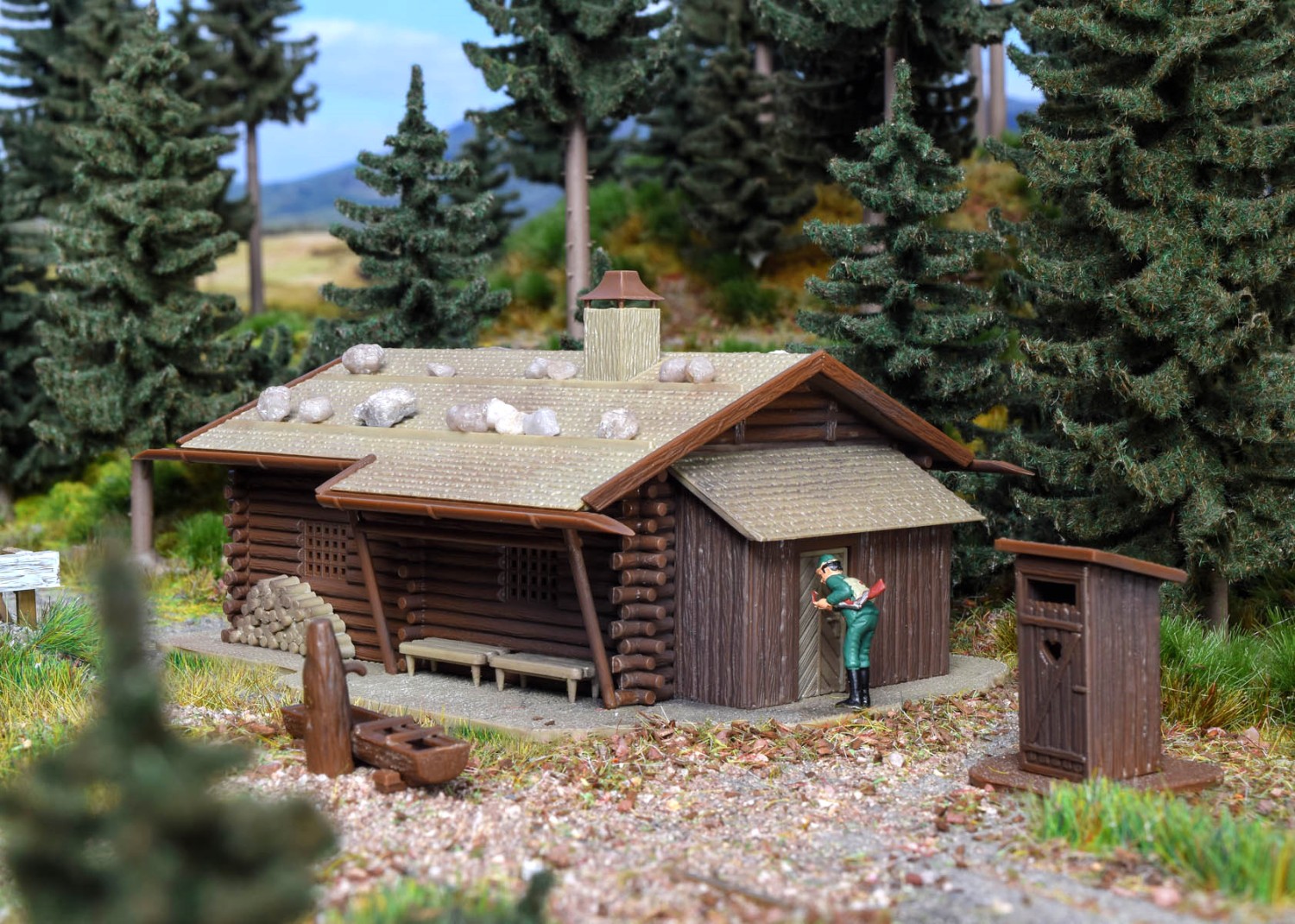 Vollmer 43708 H0 Jagdhütte mit Brunnen und Häuschen mit Herz 