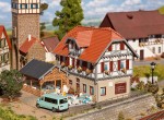 FALLER 130438 H0 Gasthaus Sonne mit Laube 