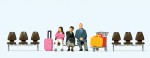 Preiser 10661 H0 Drei wartende Reisende. Koffe 